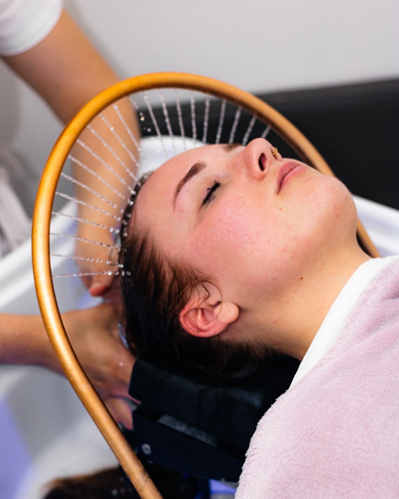 Head spa tretman u salonu Luxelle